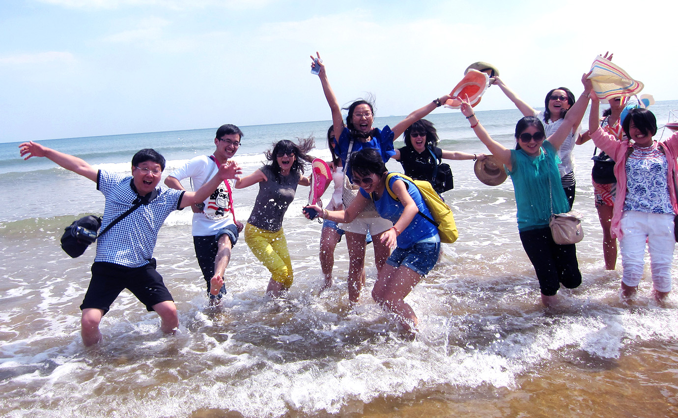 海風(fēng)撲面，心隨浪涌